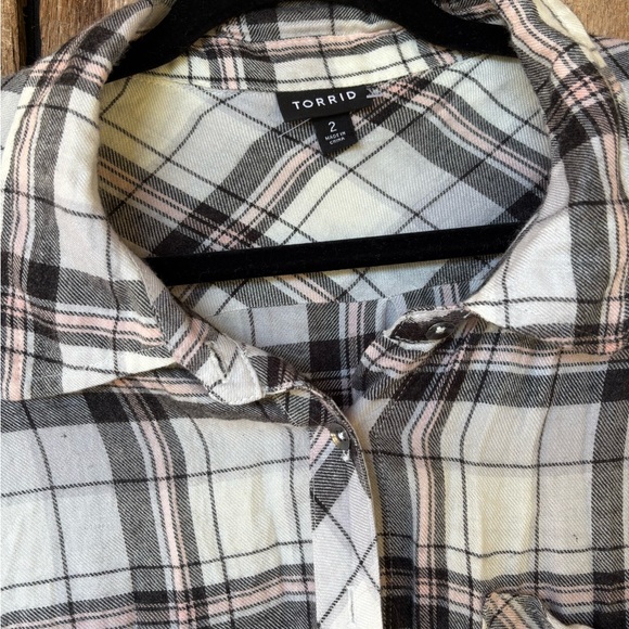 Torrid Plaid Button‎ Down Flannel Shirt Size 2 (2X) Gray Pink Black - Picture 4 of 9